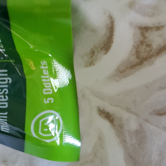 Greenlite 5 Outlet Advanced Power Strip Tier 1 - Picture 8 of 11